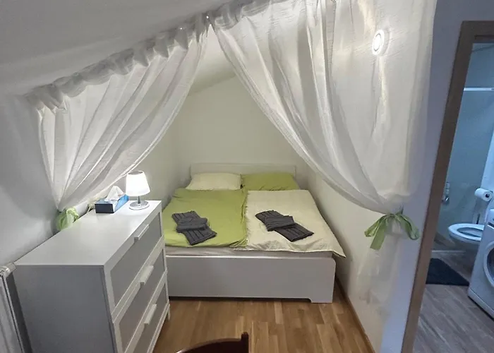 Dom Pri X Bionic Sphere S Bazenom A Zahradou بيت للعطل Kalinkovo